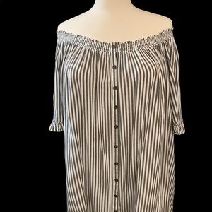 Peasant Top. Size 4X. Blue & white. New with tags. Can be off-shoulder.